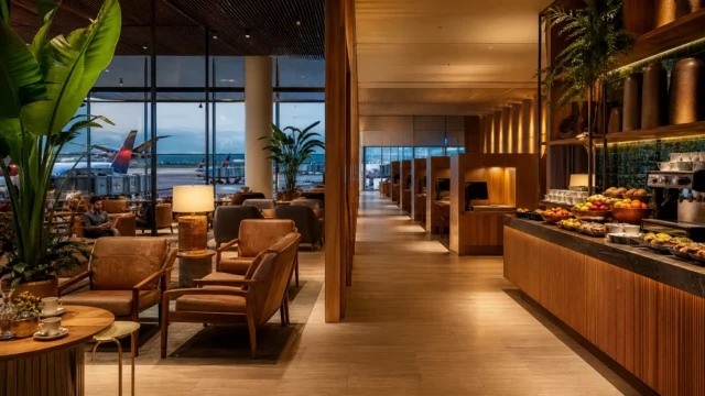 Amaní Lounge estreia com 430 m² e capacidade para 140 viajantes na capital baiana