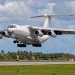 Gigante cargueiro soviético chama atenção ao aterrissar no aeroporto de Maceió