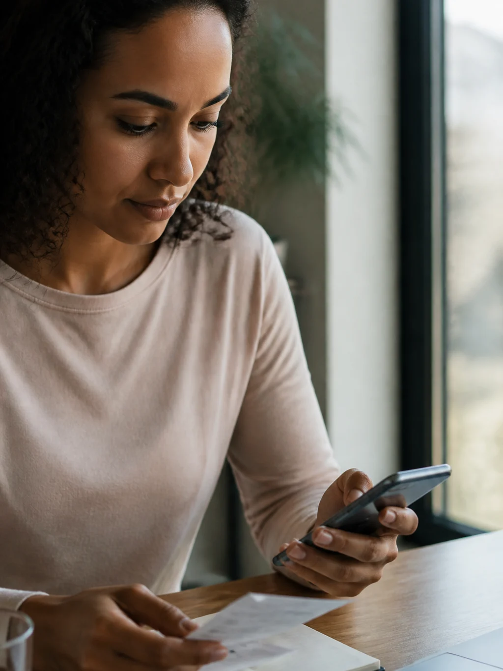 Pontos de compras não caíram? Veja o que conferir antes de reclamar - Documentos e celular usados para conferir pontos de compras não caíram